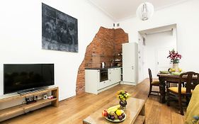 Old Town Brigue Apartment By Otium